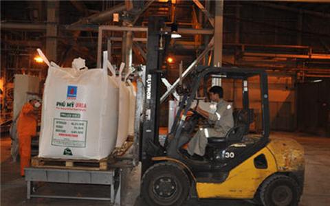 Ảnh PVFCCo xuất 500 tấn Đạm Phú Mỹ bao jumbo sang New Zealand